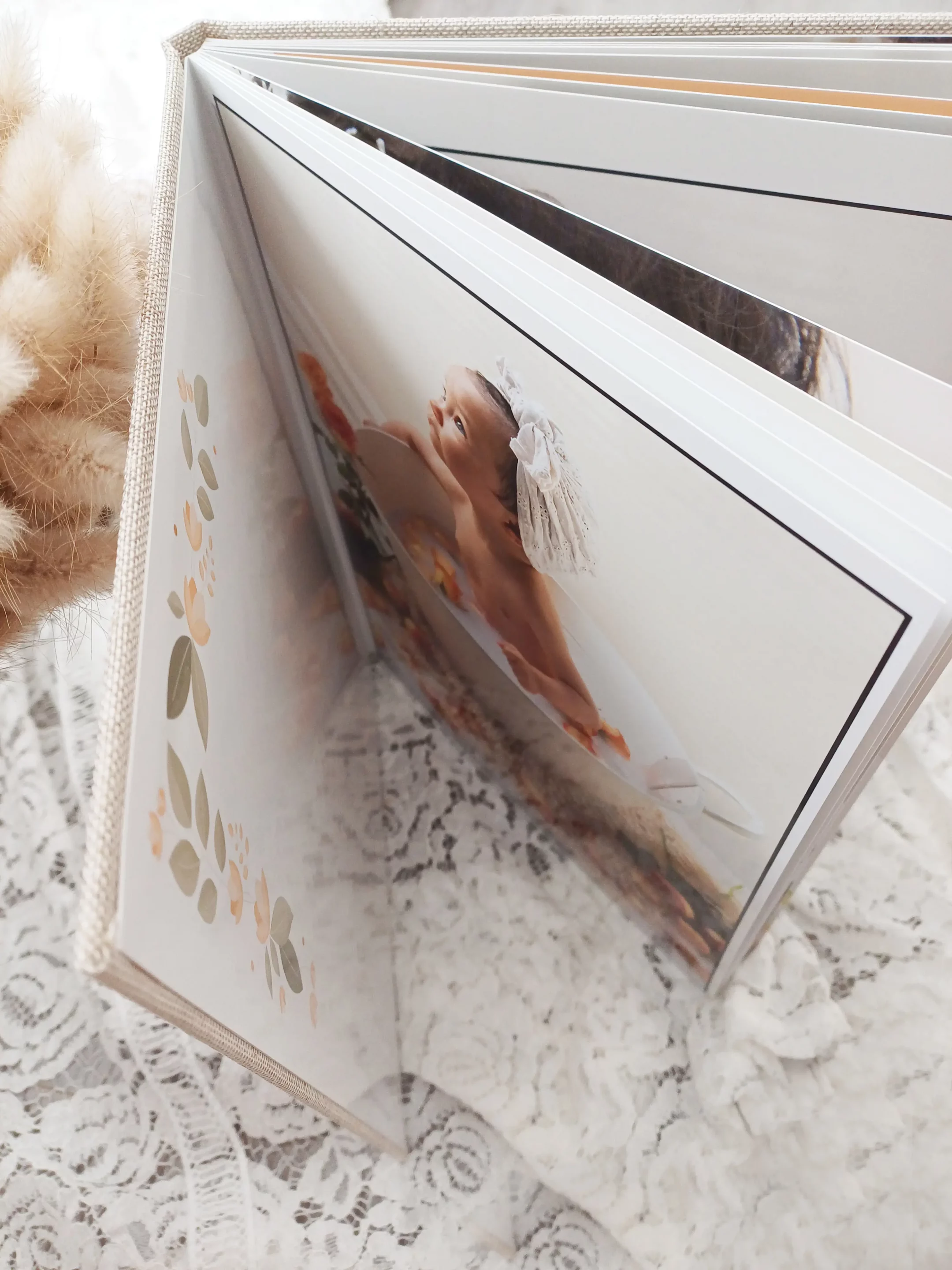 page-livre-photo photo de mon livre photo ouvert, vue du dessus
