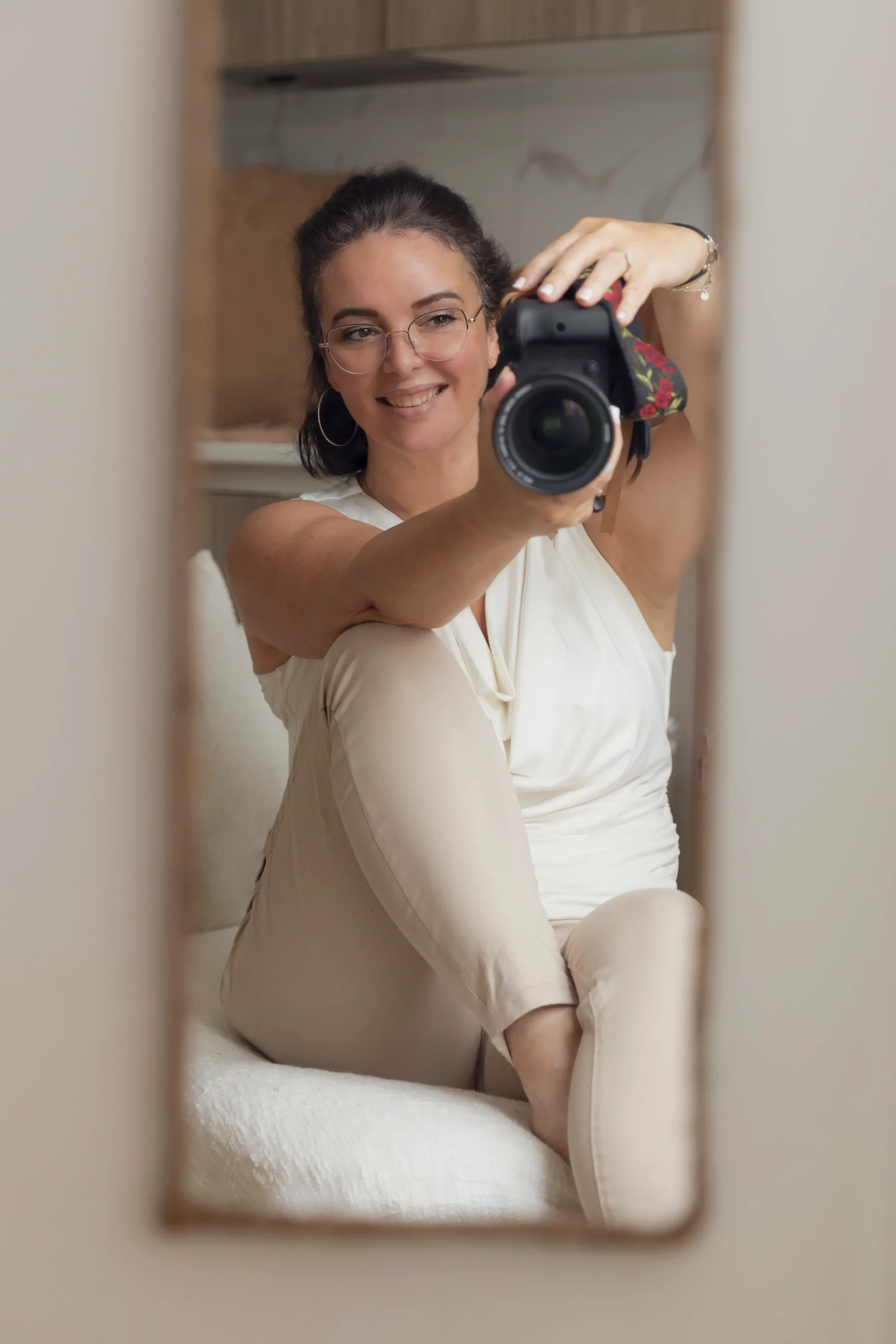 studio-photo-nice-paca-sandra-alvoet sandra alvoet se prenant en photo dans un miroir sandra-alvoet-photographe