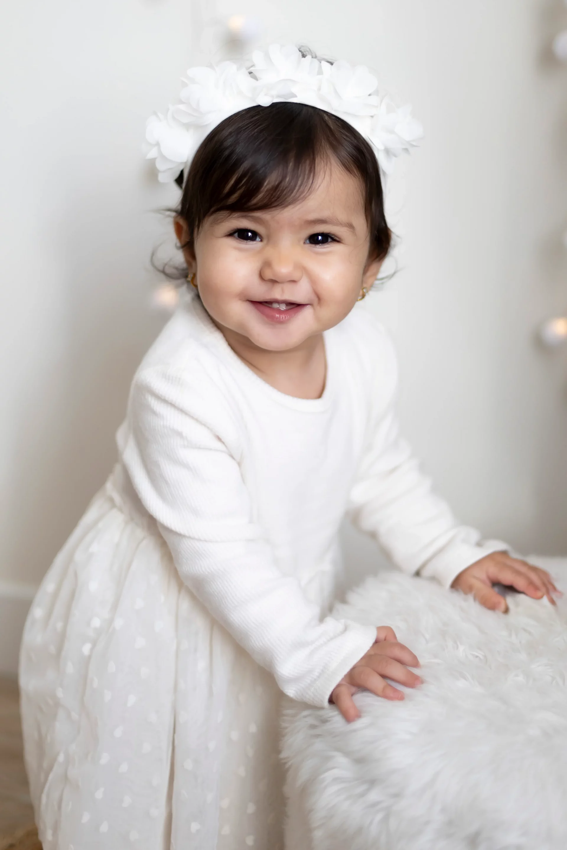 photo-bébé-1-an-nice-studio-paca photo d'une petite fille de 1 an souriante