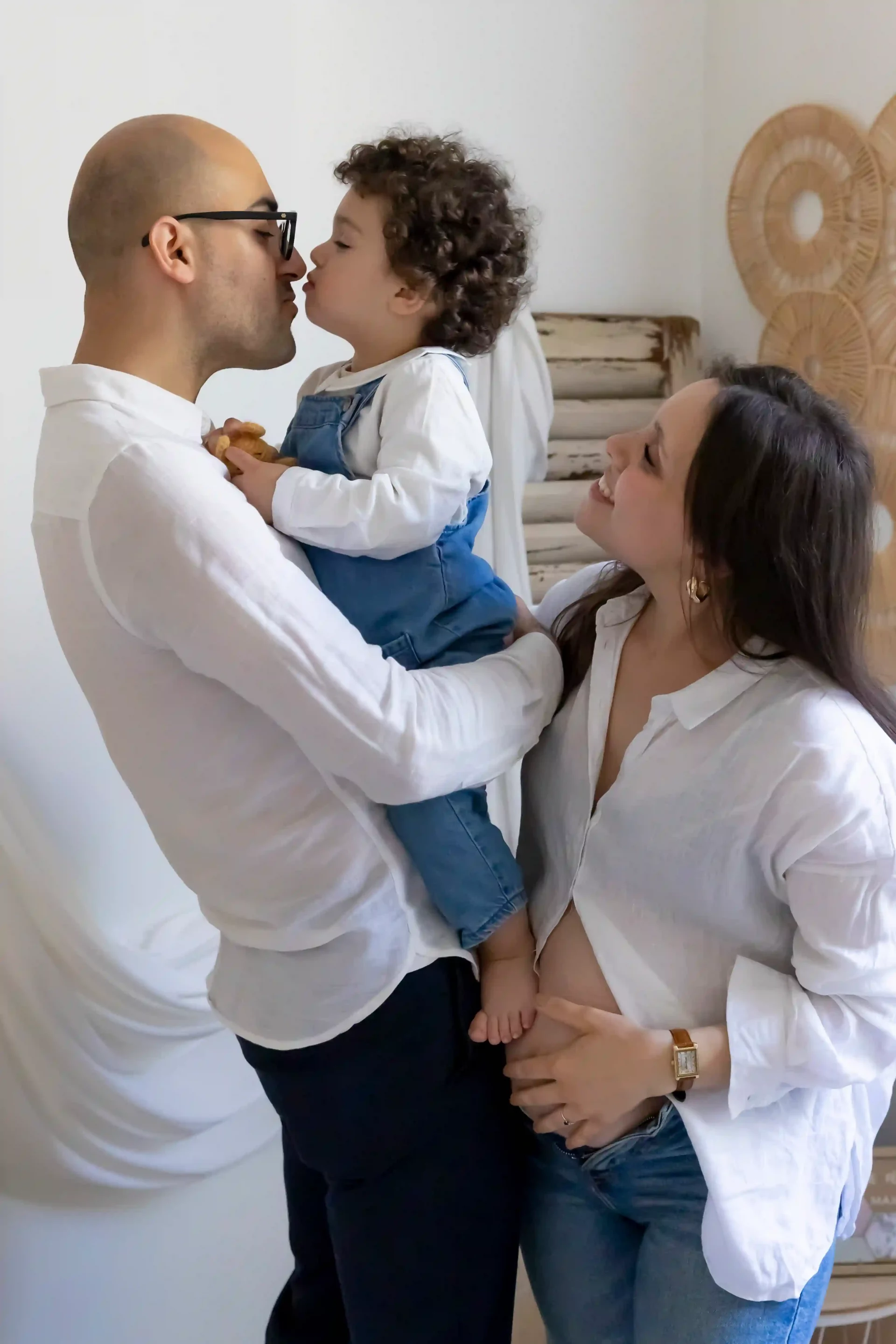 parents-fils-photo-nice-studio-paca photo de famille d'un couple avec leur enfant de 2 ans