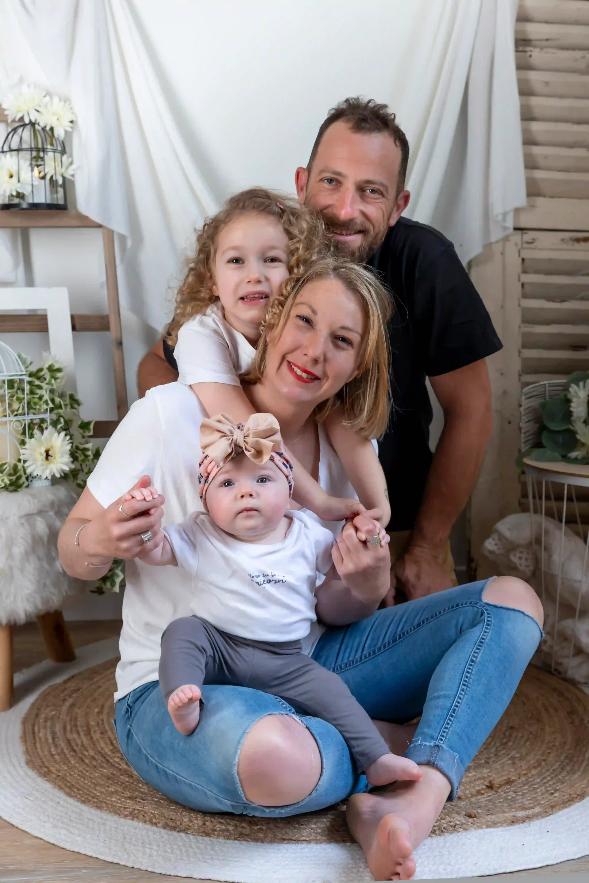 photographie-famille-photo photo de famille d'un couple avec leurs deux filles