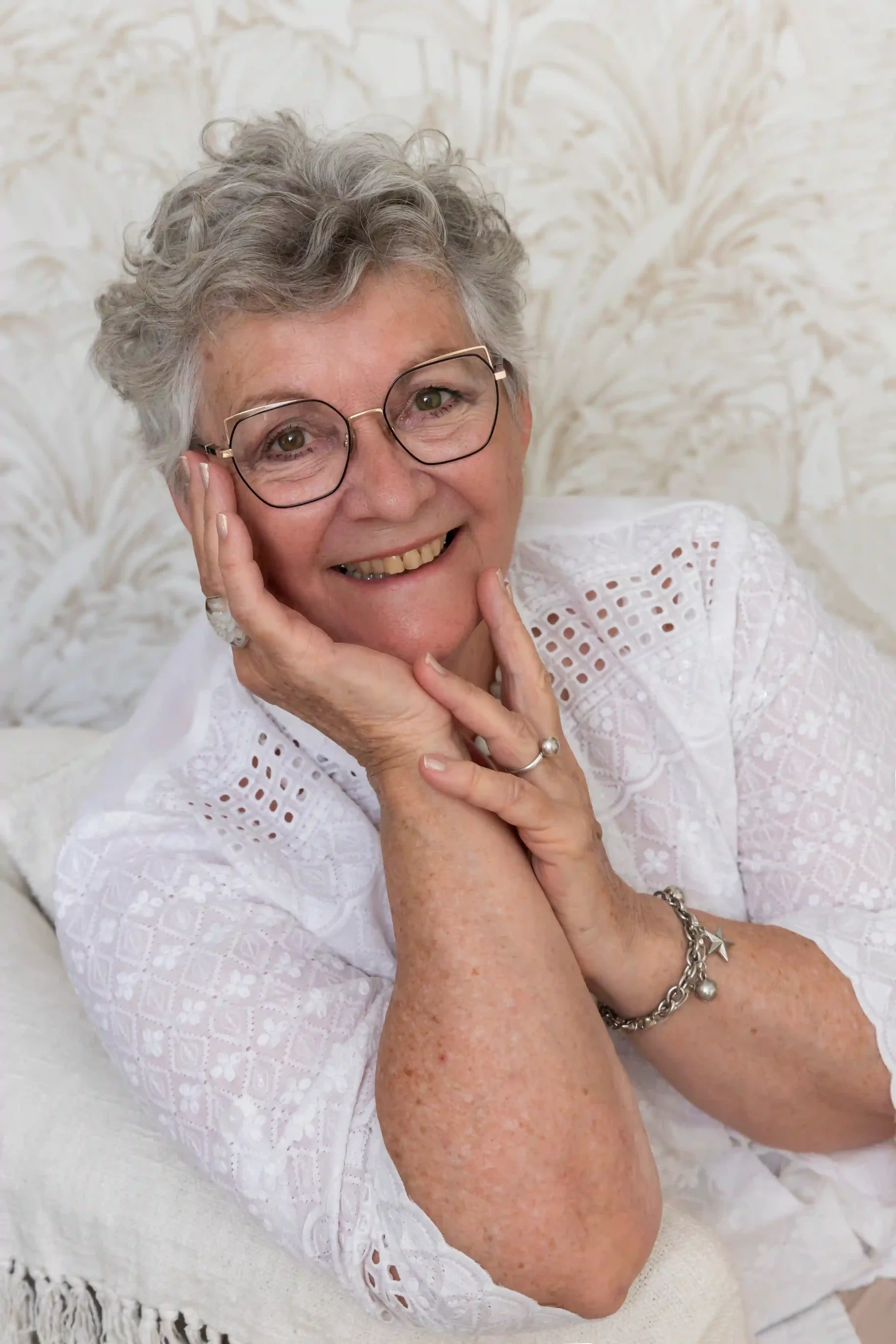 photo d'une grand-mère souriante