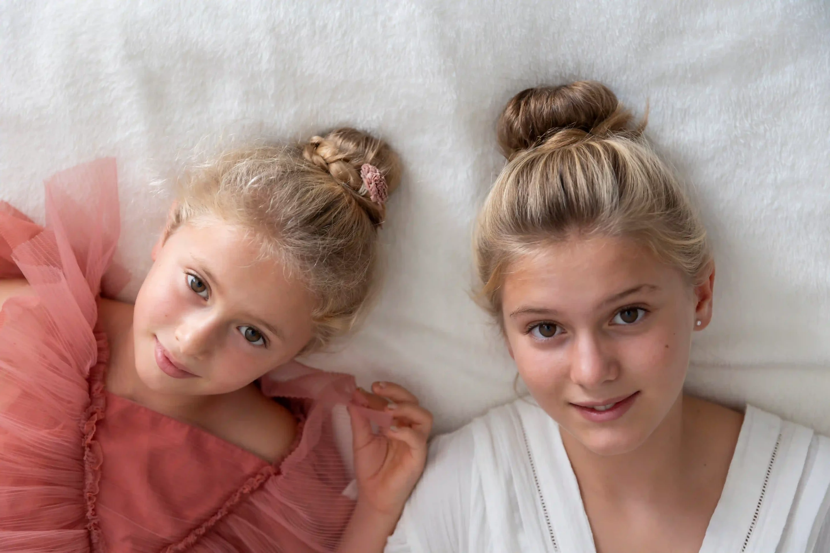 photo de famille de deux sœurs